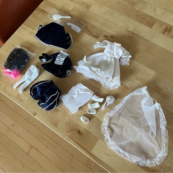 Vintage 80’s Vogue Dolls Dakin 1988 Lot Of 2 Outfits Bride And Blue Pants Suit - Picture 1 of 6